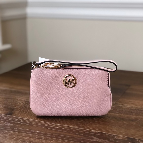 Michael Kors Handbags - NWT Michael Kors Fulton wristlet wallet